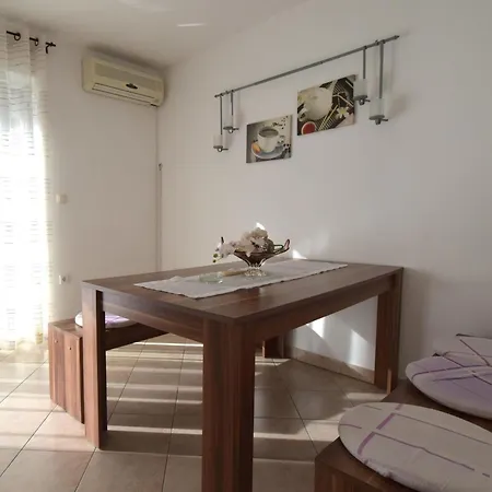 Apartamento Mikec 2 By Interhome Malinska