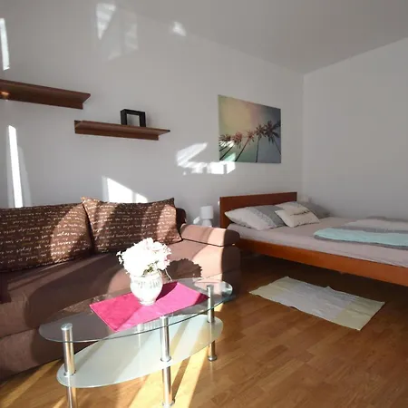 Apartamento Mikec 2 By Interhome Malinska