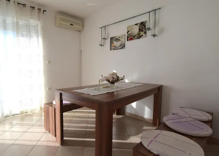 Apartamento Mikec 2 By Interhome Malinska